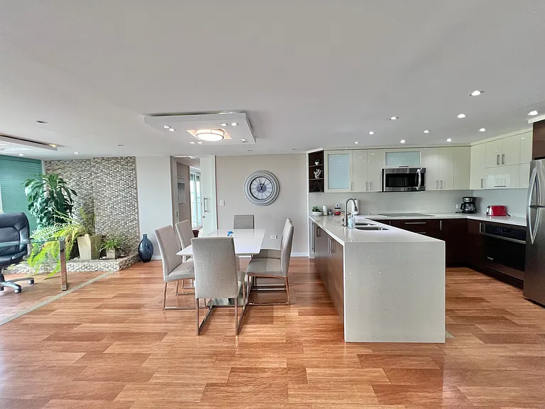 5869 Avenue Isla Verde — Photo 19