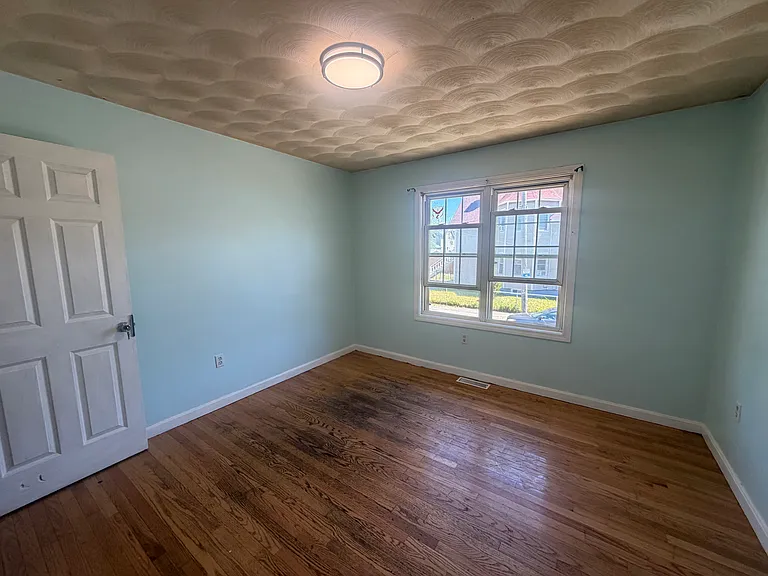 319 Indiana Ave — Photo 8