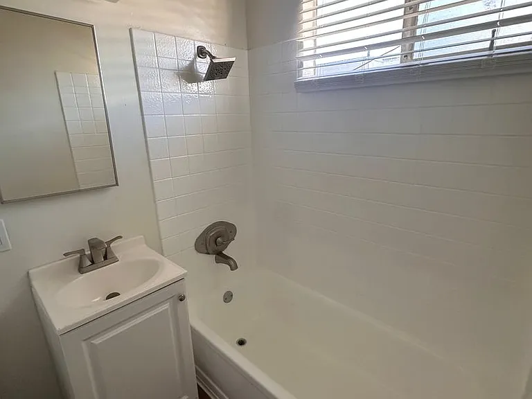 1336 E Hellman St — Photo 12