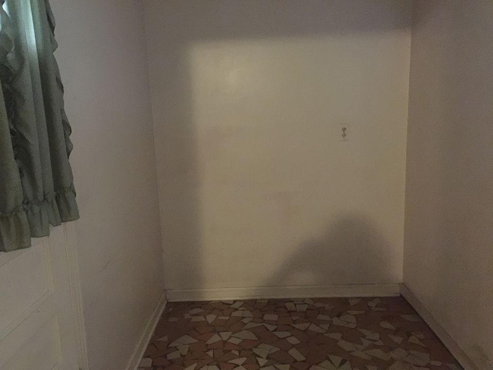 Laundry room/rear entrance