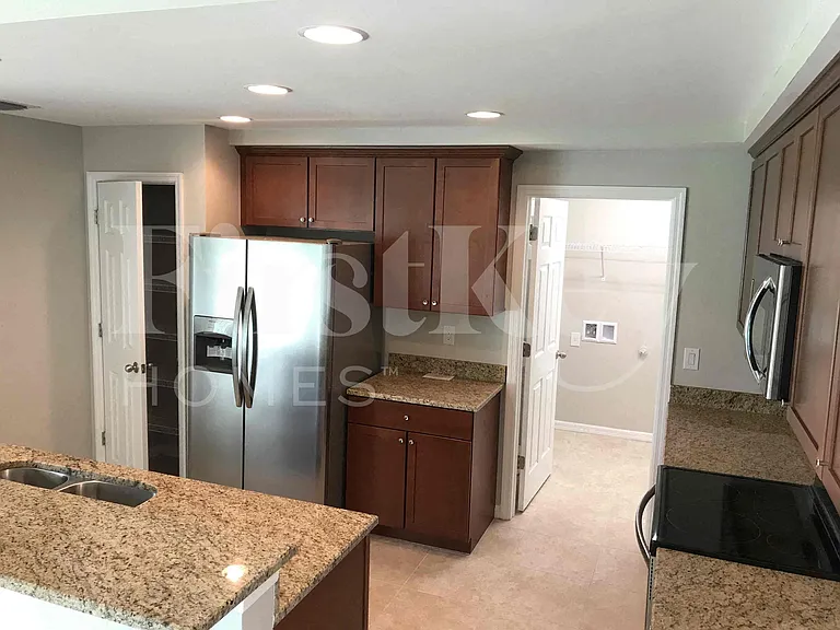 2321 NW 9th Ave — Photo 19