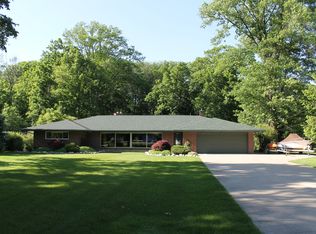 8500 Ferry Rd, Grosse Ile, MI 48138
