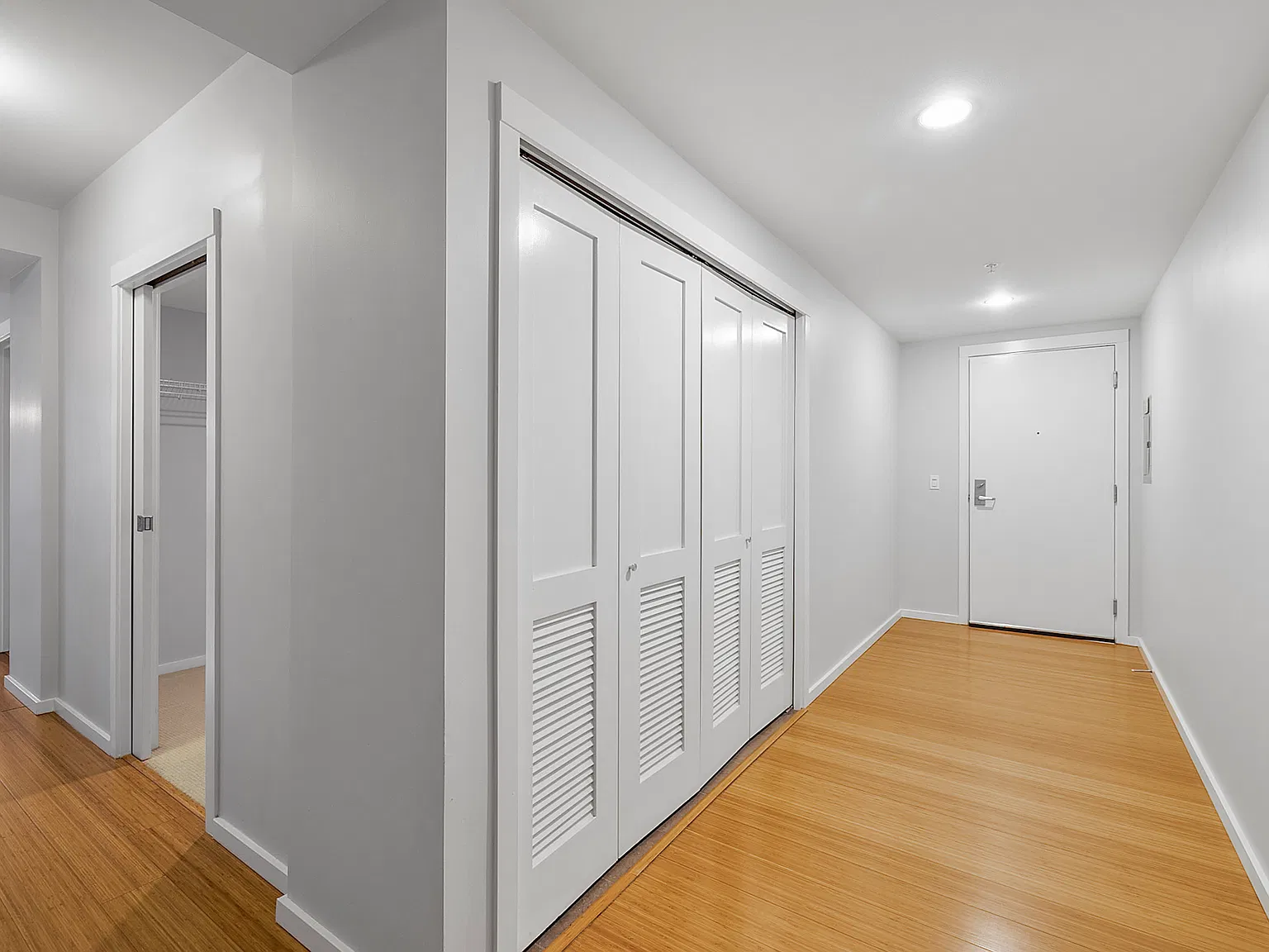 1 bed, 1.5 bath, 918 sqft, $2,800 — Photo 3