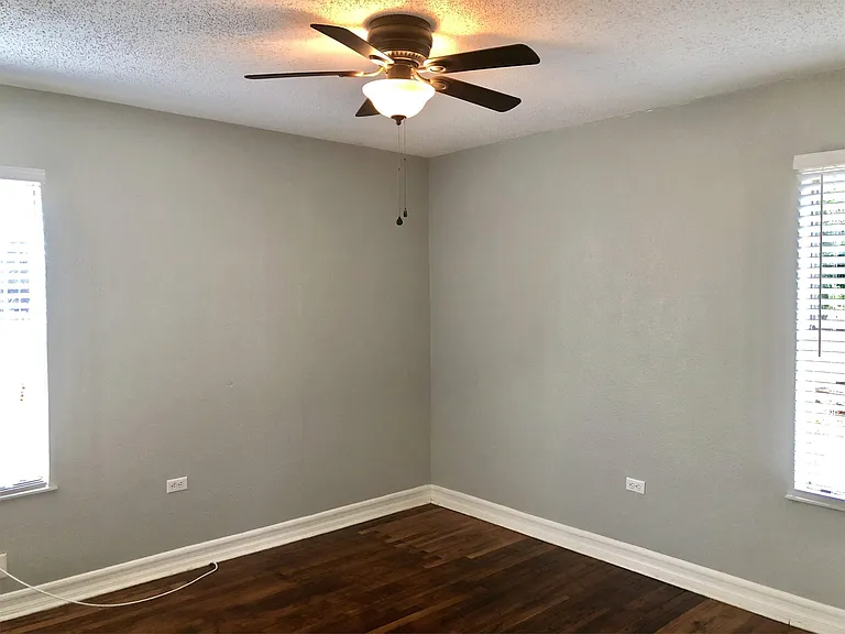2813 Mitchell Ave — Photo 5