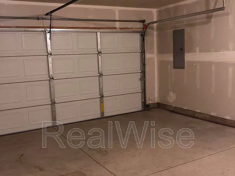 474 NE Oak Ave — Photo 12