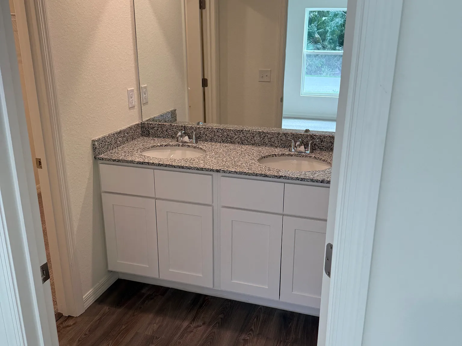 3 bed, 1409 sqft, $1,900 — Photo 4