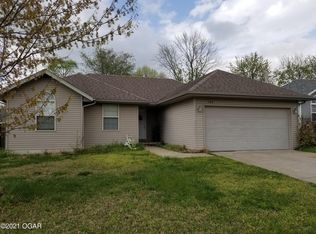 104 Kingsley Dr, Monett, MO 65708