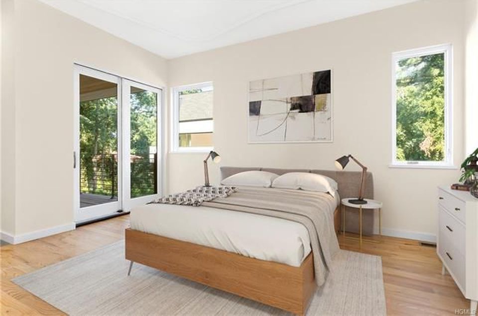5 Bed 5 Bath Property, New York • 3,584 Sq Ft