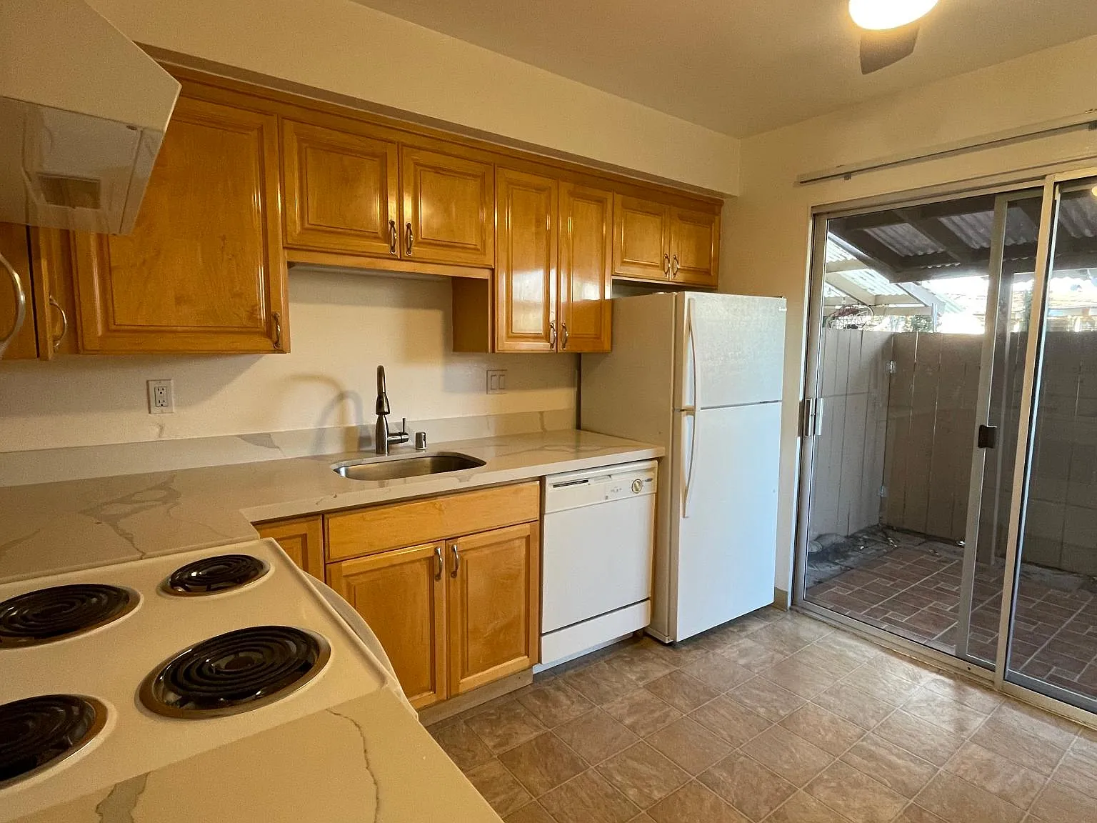 2 bed, 1.5 bath, 880 sqft, $3,295 — Photo 2