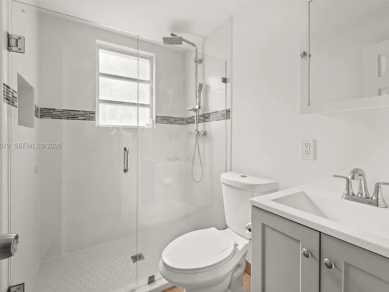 255 Beacom Blvd #DOWNSTAIRS — Photo 9