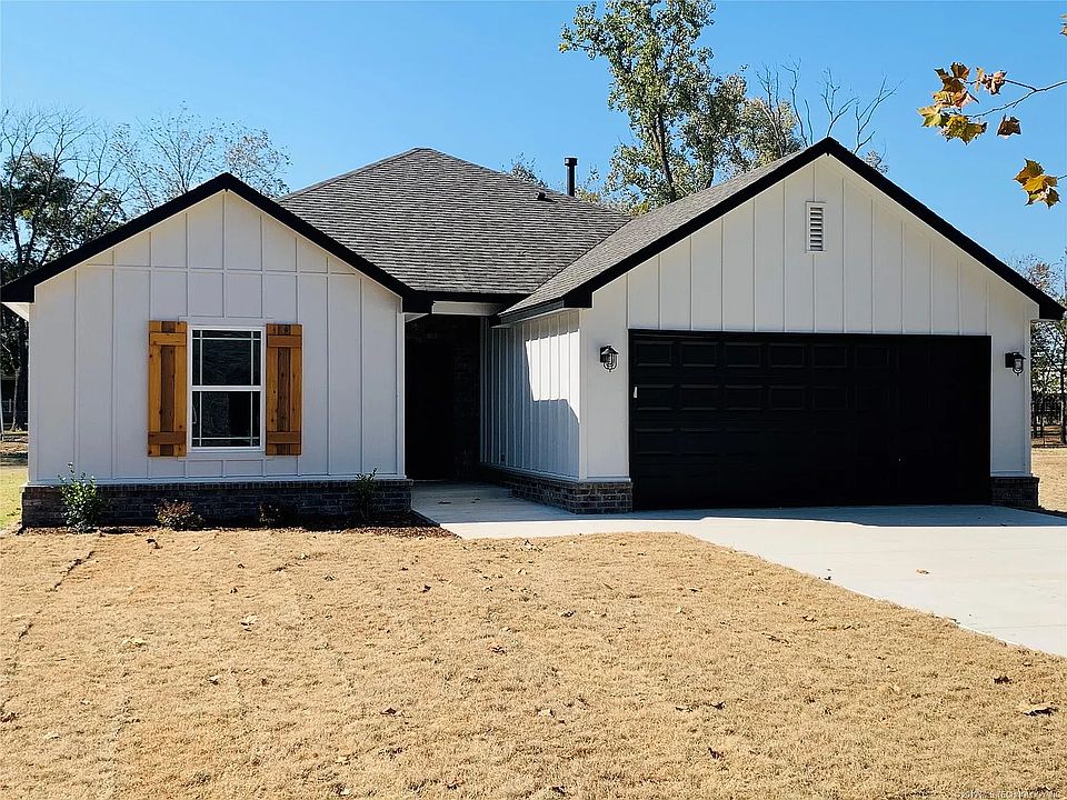 This is the original picture but the bushes are much larger now.