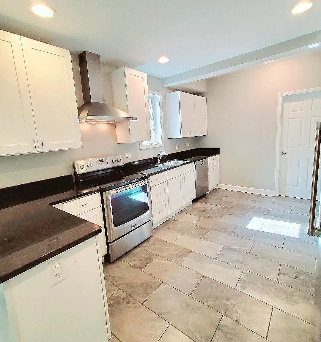 3 bed, 1300 sqft, $2,990 — Photo 4