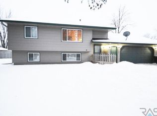 5805 W Dardanella Rd, Sioux Falls, SD 57106