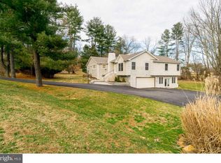 1 Grayhawk Ln, Thornton, PA 19373