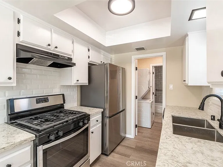 807 E Chevy Chase Dr #1 — Photo 10