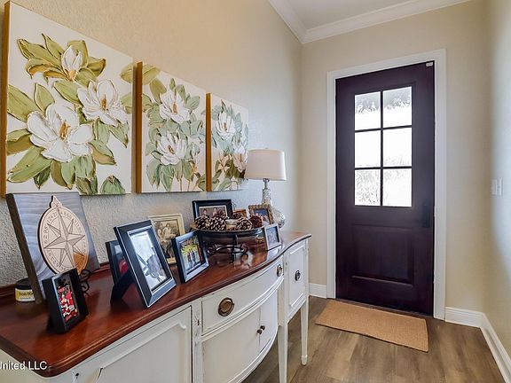 4th image of 213 White Harbor Rd