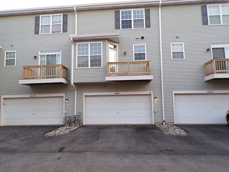 1645 W Turtle Creek Ln — Photo 2