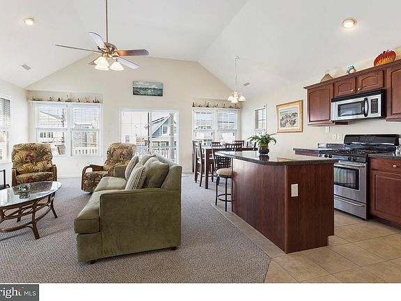 4th image of 1231 Pleasure Ave