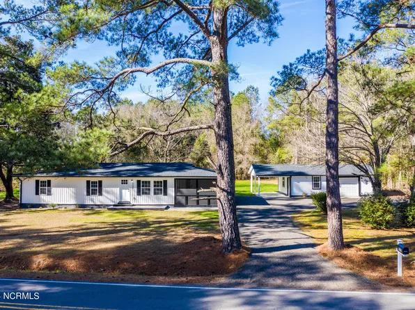 9045 Mary Slocum Road SW, Watha, NC 28478