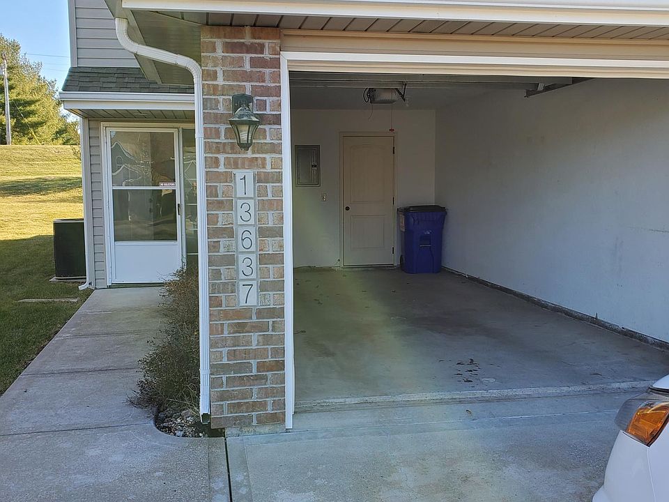 Garage and front entry. 13637 Oak Valley - Oak Valley Rents