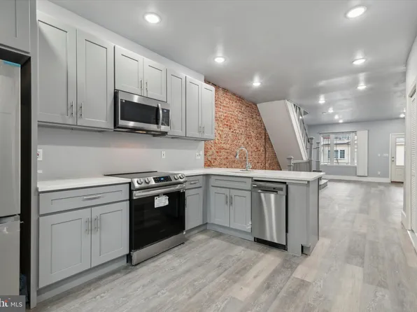 5227 N Warnock St, Philadelphia, PA 19141