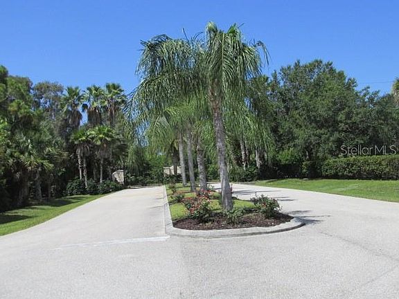 3rd image of 10081 Creekside Dr