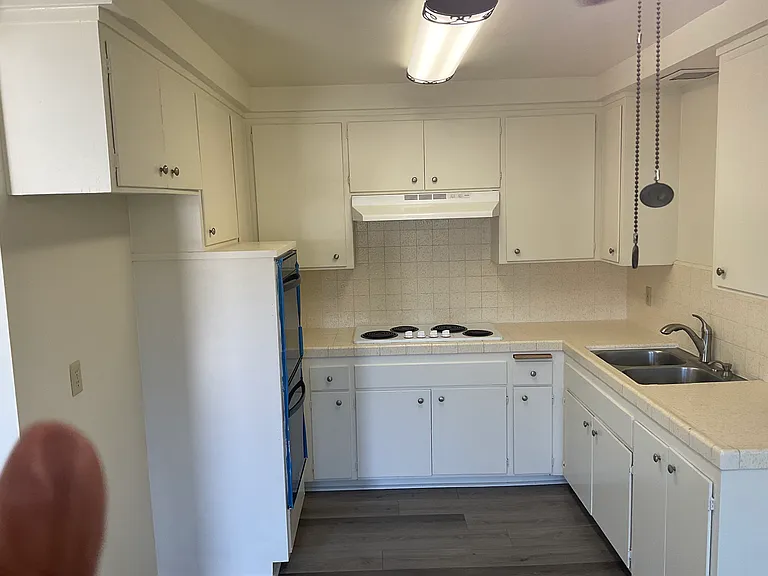 12520 Oxford Ave #B — Photo 7