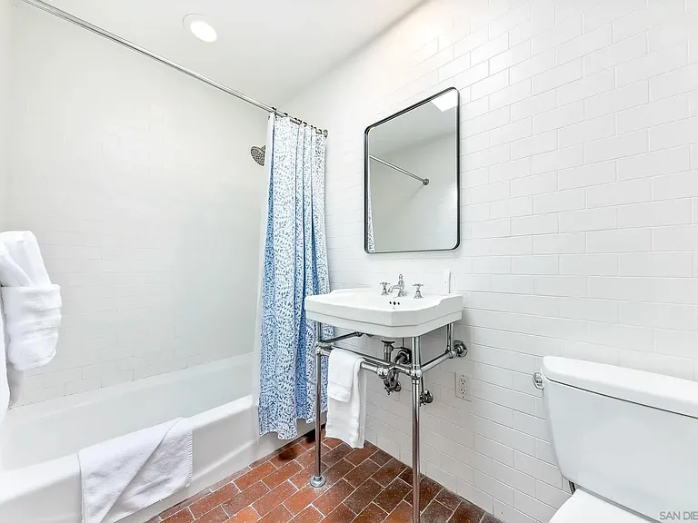 723 Arenas St — Photo 23