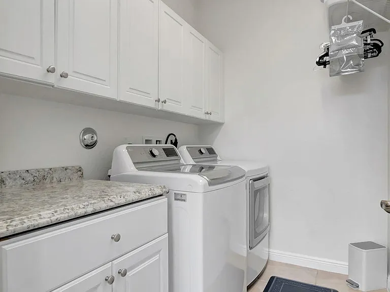8302 NW 8th Ter #8302 — Photo 36