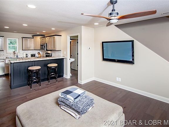 5th image of 227 Brentwil Blvd