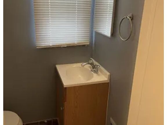 3rd image of 15205 Maplewood Ave #1
