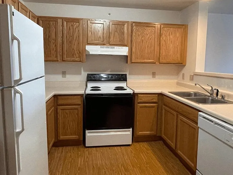 5005 W Bradley Rd — Photo 13