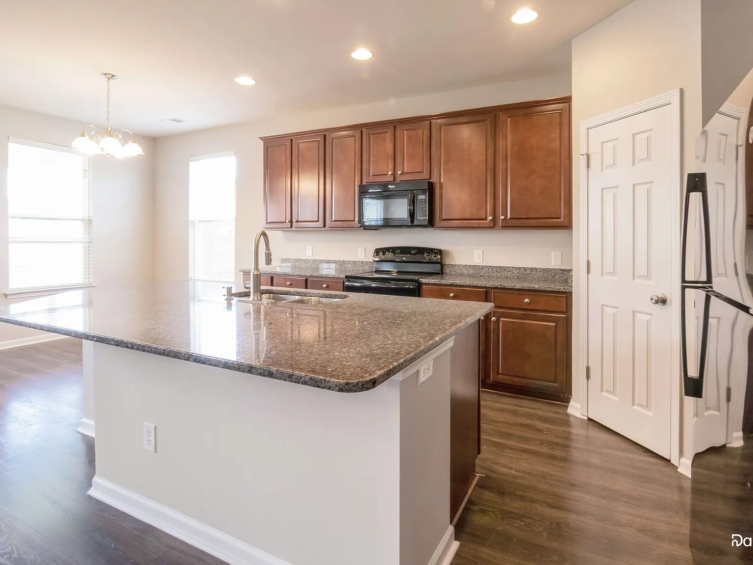 5 bed, 3.5 bath, 3239 sqft, $2,765 — Photo 4