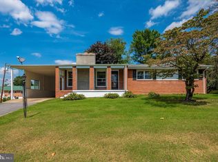 11915 Sunset Cir, Hagerstown, MD 21742