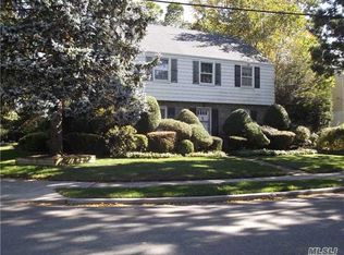 432 Vincent Ave, Lynbrook, NY 11563