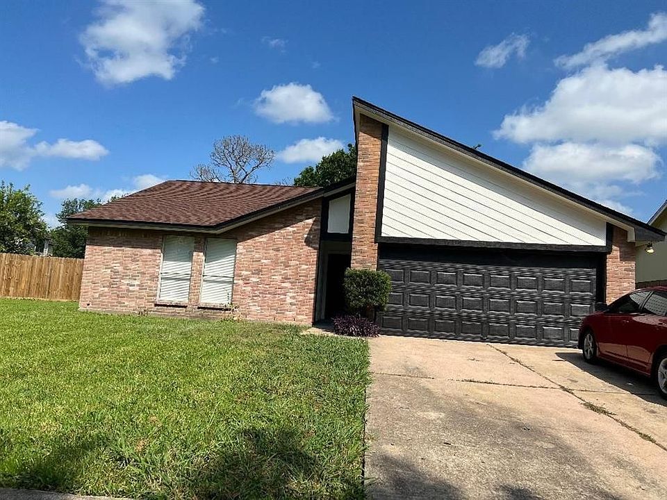 2nd image of 15718 Noblebriar Ct
