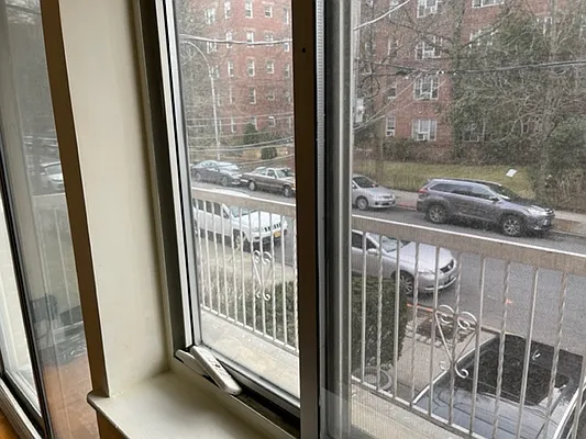 Rented by 18 REALTY | media 32