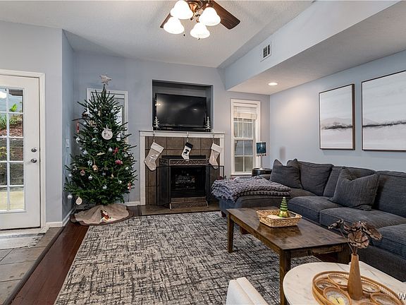 4th image of 1738 Saint Charles Way