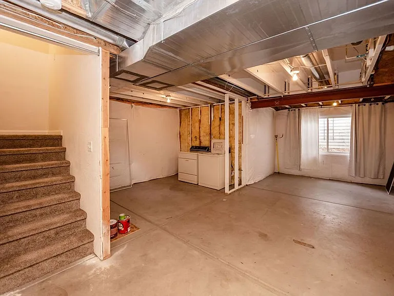 4040 Plum Creek Dr — Photo 23