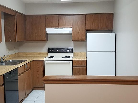 3rd image of 3894 Indian Run Dr #1