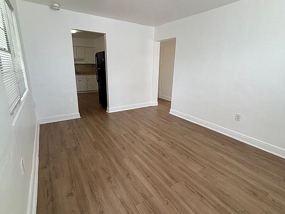 2nd image of 941-951 SW 5th St #941-6