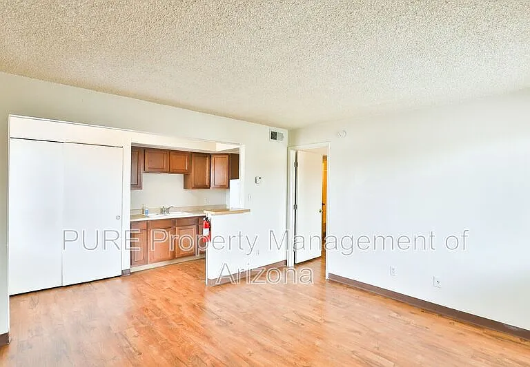 810 W 2nd St #C — Photo 5