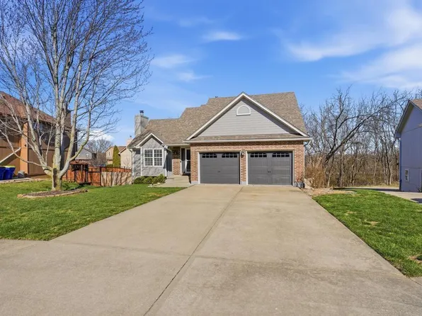 1616 NE Bluff St, Lees Summit, MO 64086