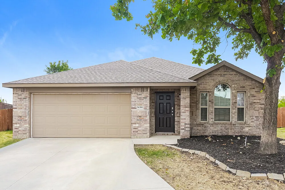 4 bed, 2.0 bath, 2136 sqft, $2,455 — Photo 1
