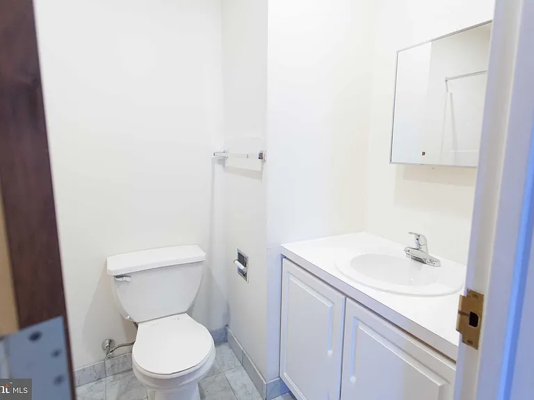1600-2 Walnut St #405 — Photo 15