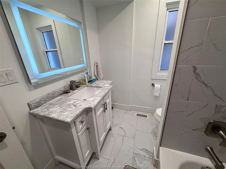 1527 Pierre Ave — Photo 8