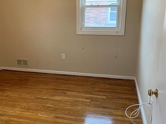 3rd image of 29706 Taylor St