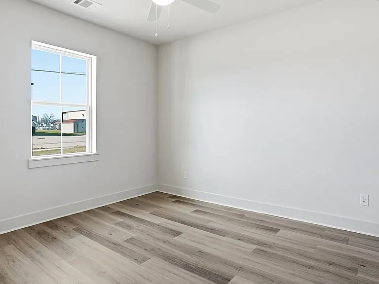 307 Railroad Ave — Photo 12