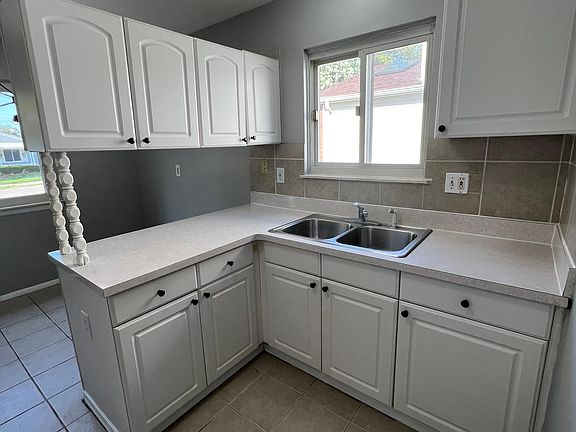4th image of 20836 Woodward St