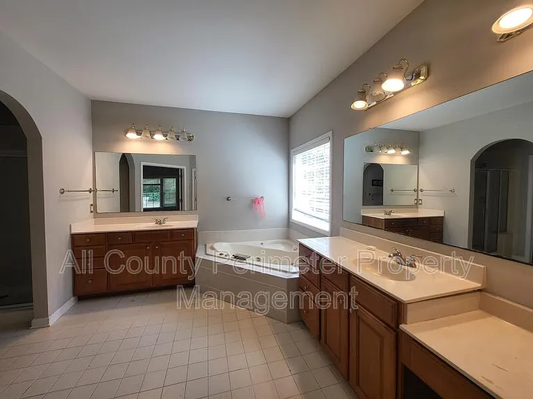 380 Simonton Crest Dr — Photo 9